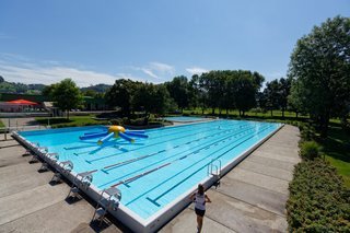  Hallen- und Freibad Kleinfeld Reiden