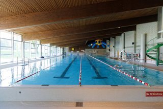  Hallen- und Freibad Kleinfeld Reiden